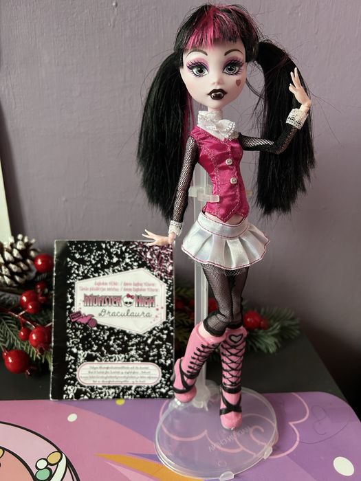 Mattel Monster High G1 Draculaura Basic lalka pamiętnik stojak