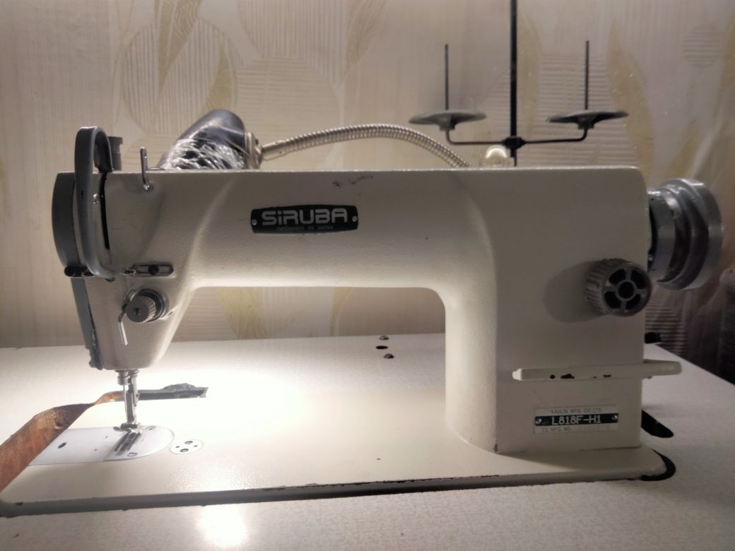 Продам прямострочную , промышленную швейную машину