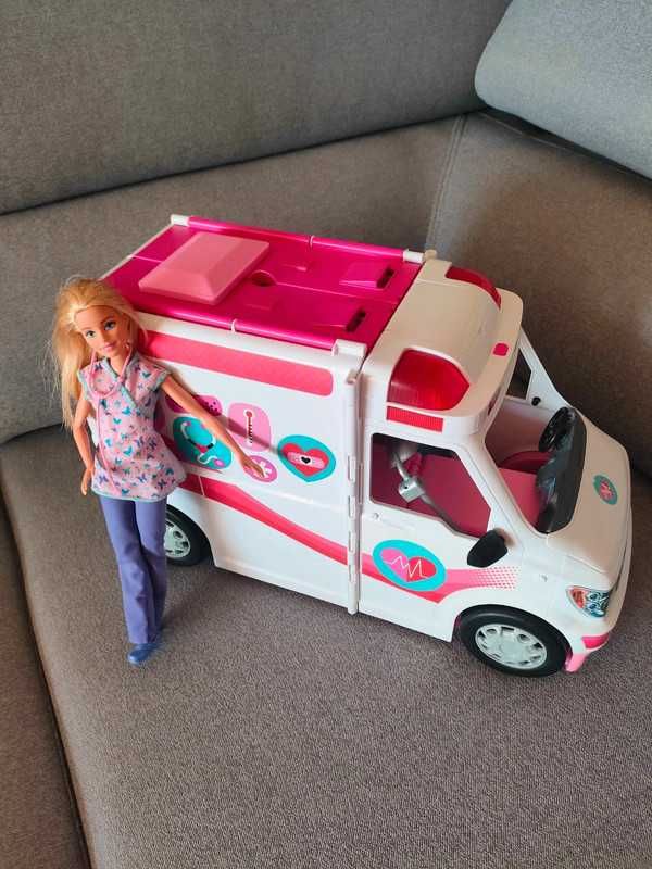 Karetka mobilna Barbie Mattel światła i dźwięki akcesoria