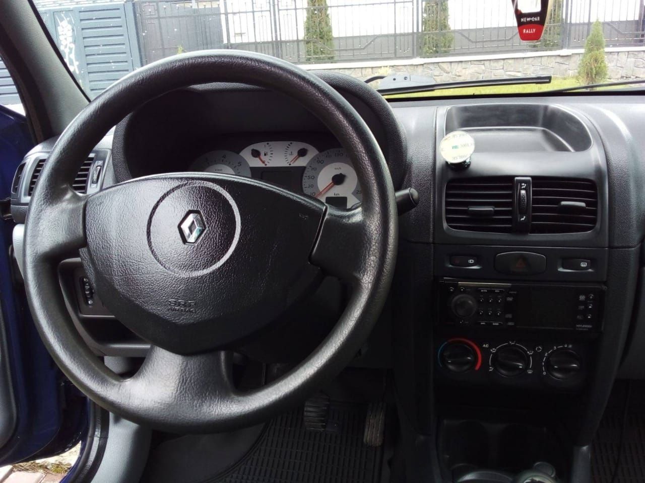 Renault clio машина