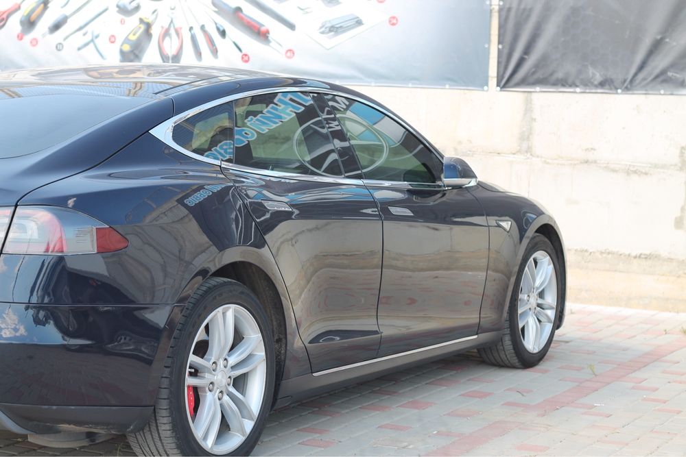 Tesla S Перфоманс P85