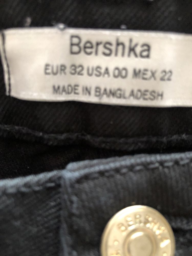 Джинси Bershka.