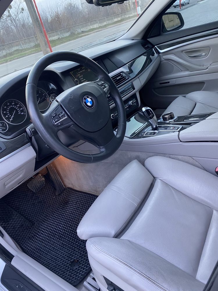 BMW 528i 2011 року