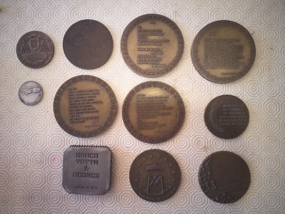 Colecção de 34 medalhas de bronze