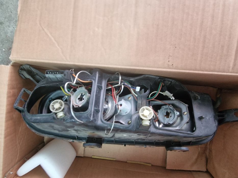 Par de Faróis Dianteiros | Fiat Punto