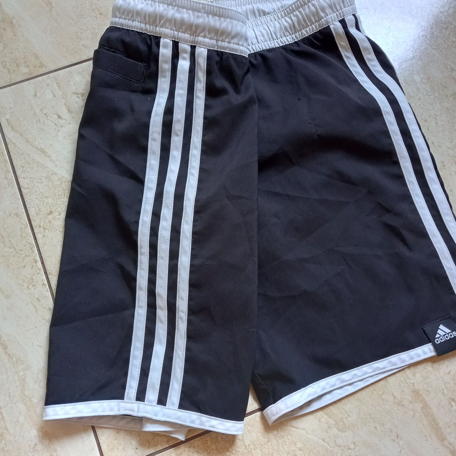 Spodenki Adidas r.140 na W-f