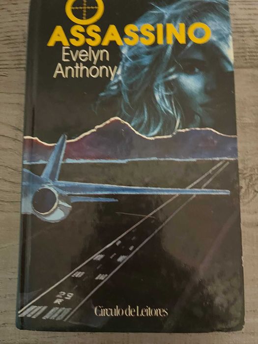 Livros diversos em bom estado