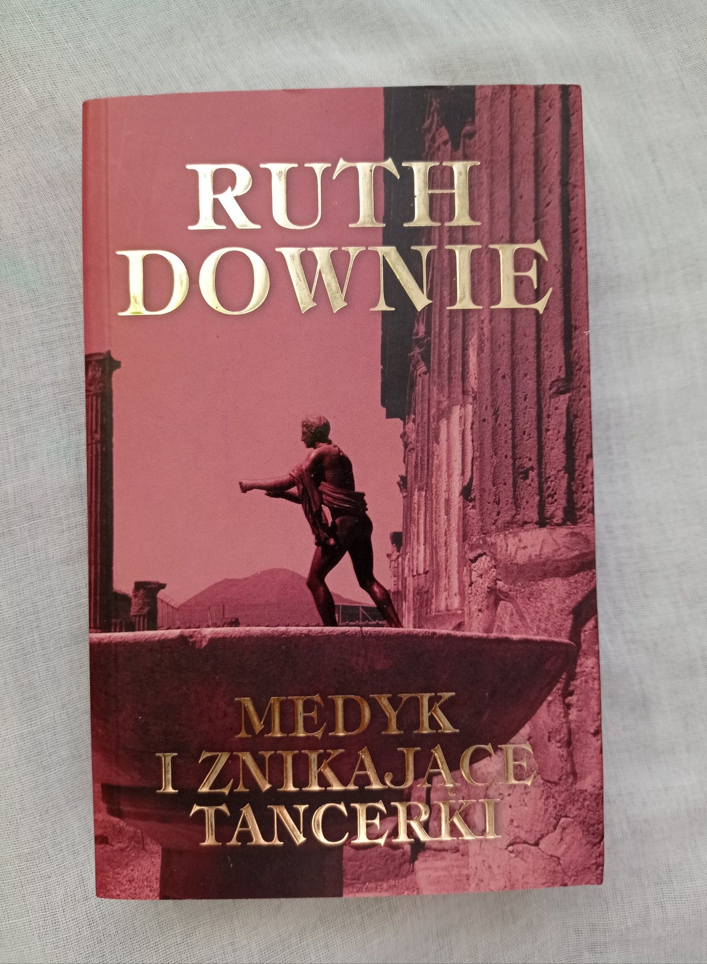 Medyk i Znikające Tancerki - Ruth Downie