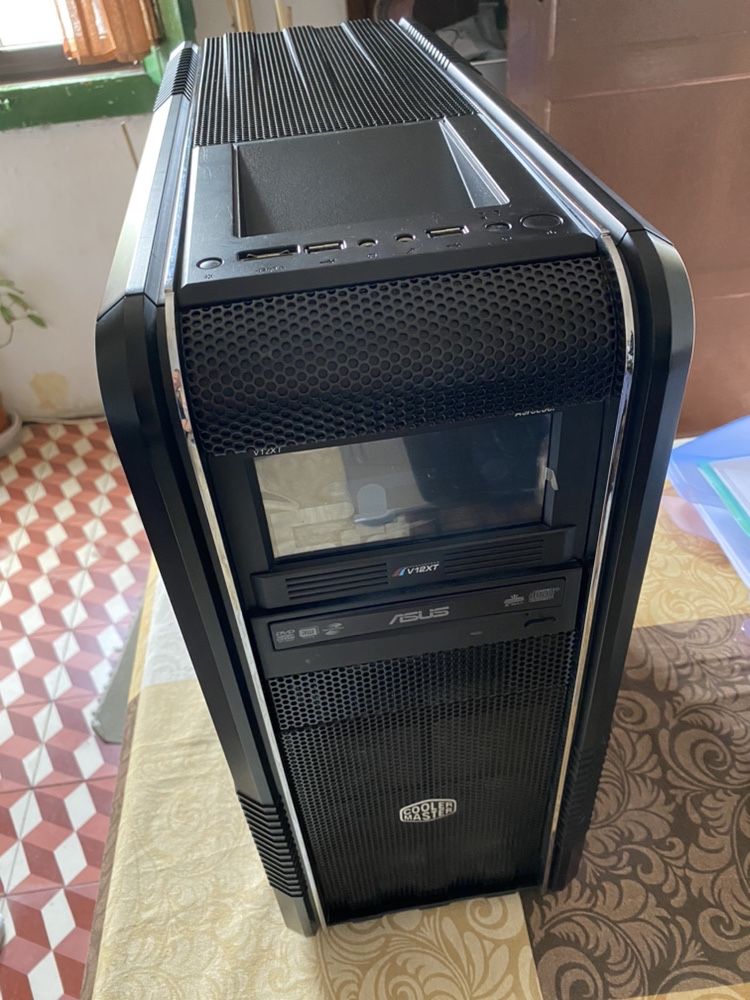 Torre / Caixa / Gabinete Cool Master Middle Tower PC