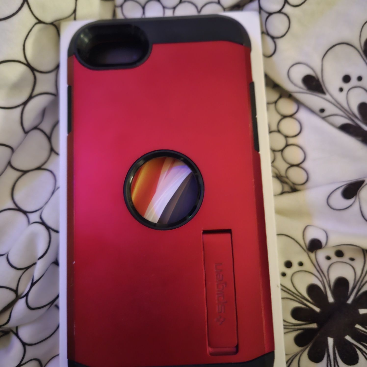 iPhone SE 2020 w kolorze czerwonym