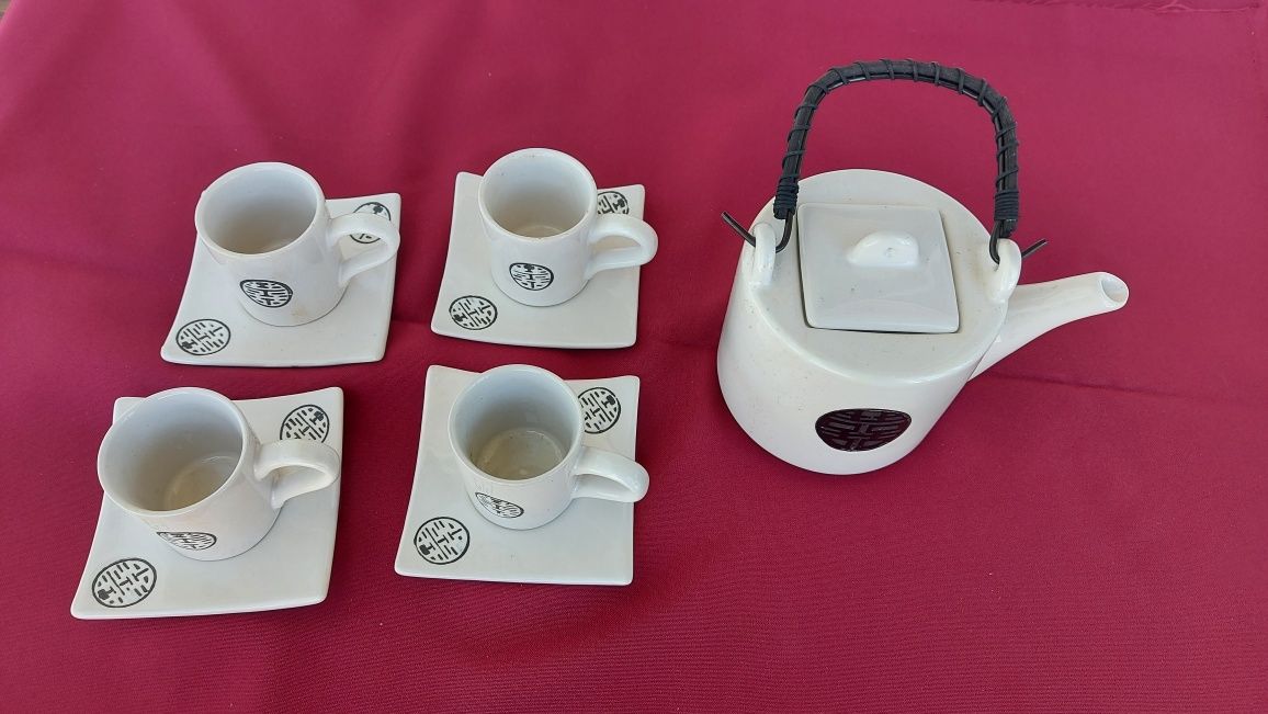 Serviço de café em loiça oriental antiga