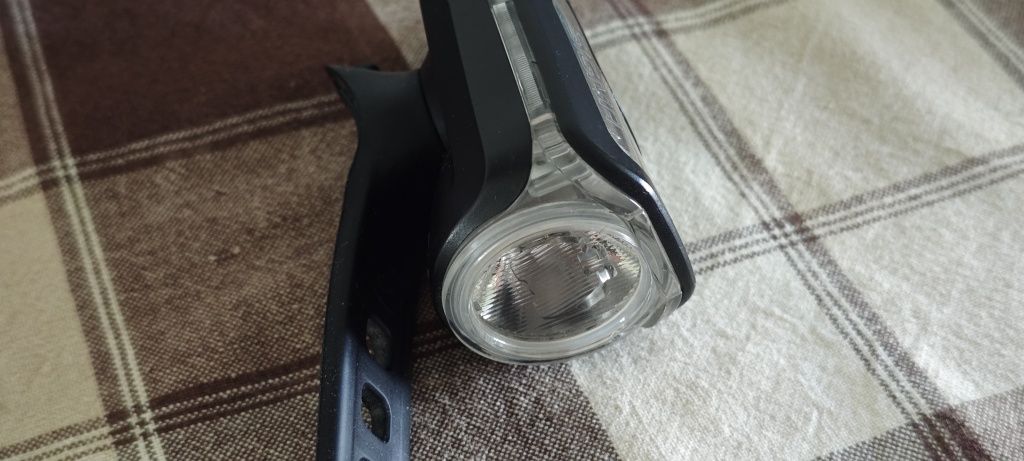 Mocna lampka przednia Sigma Aura 80 ładowanie USB