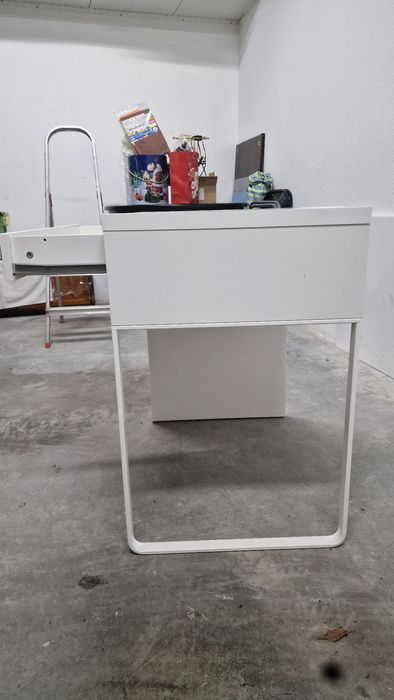 Secretária criança