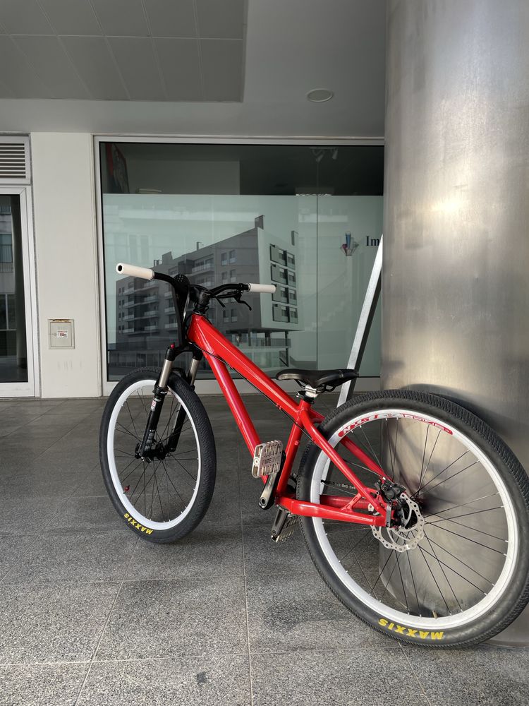 Dirt jump/ wheeling bike