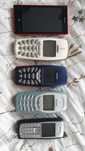 Zestaw starych telefonów