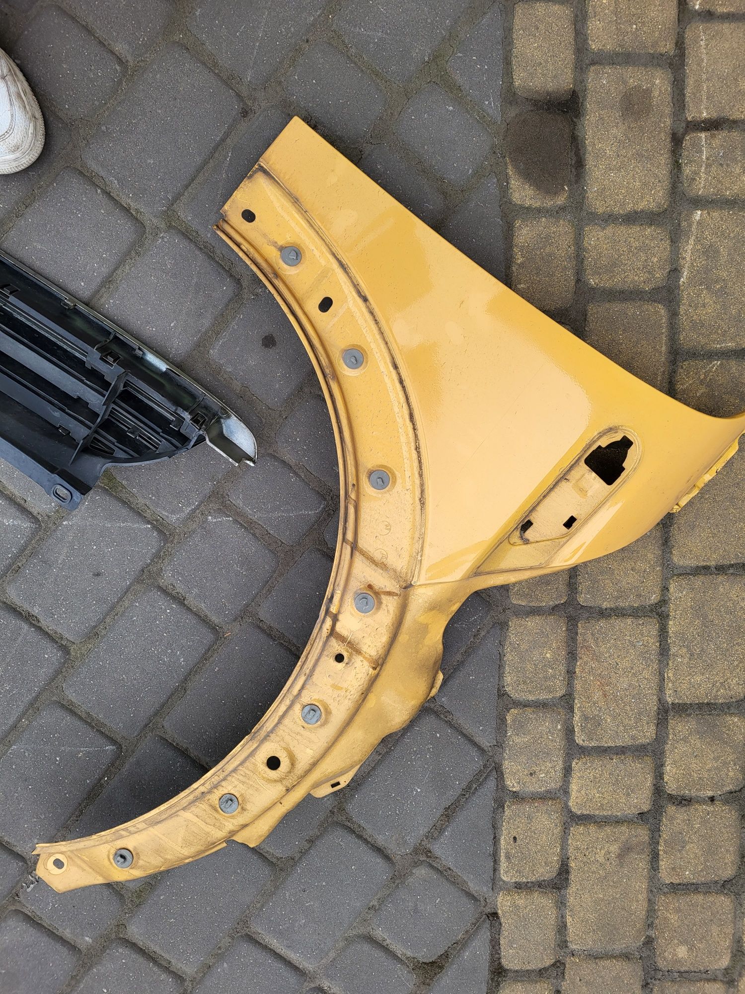 Błotnik przedni prawy mini cooper 07r żółty bez korozji