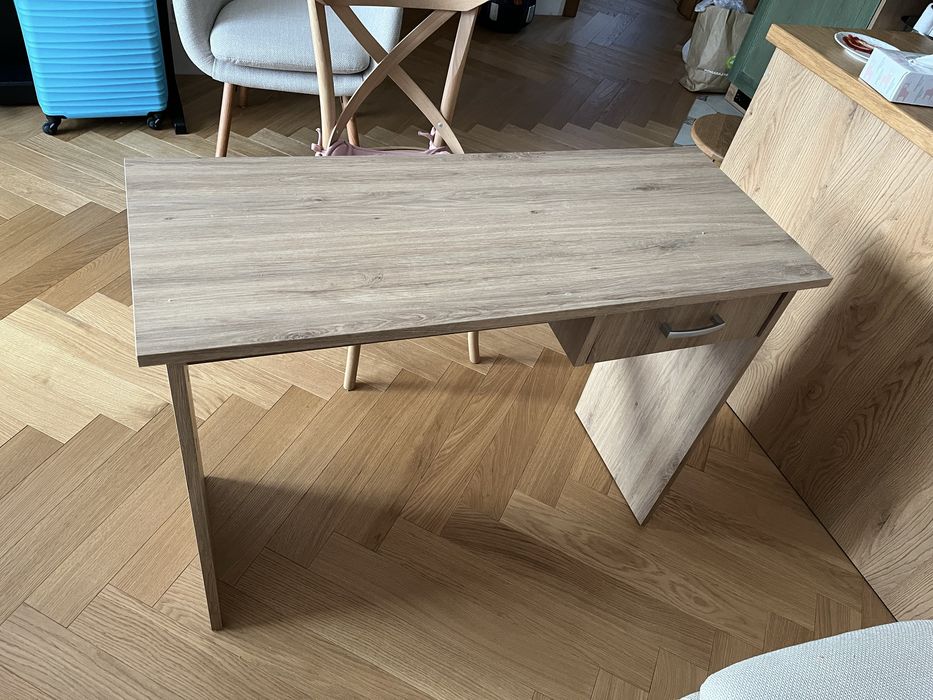 Biurko w stanie bardzo dobrym wymiary 100 x 40 REZERWACJA !!!