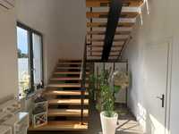 Schody wewnętrzne metalowo drewniane ażurowe loft