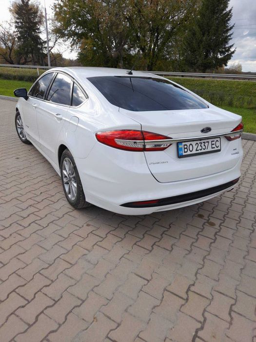 Ford Fusion Hybrid 2017
