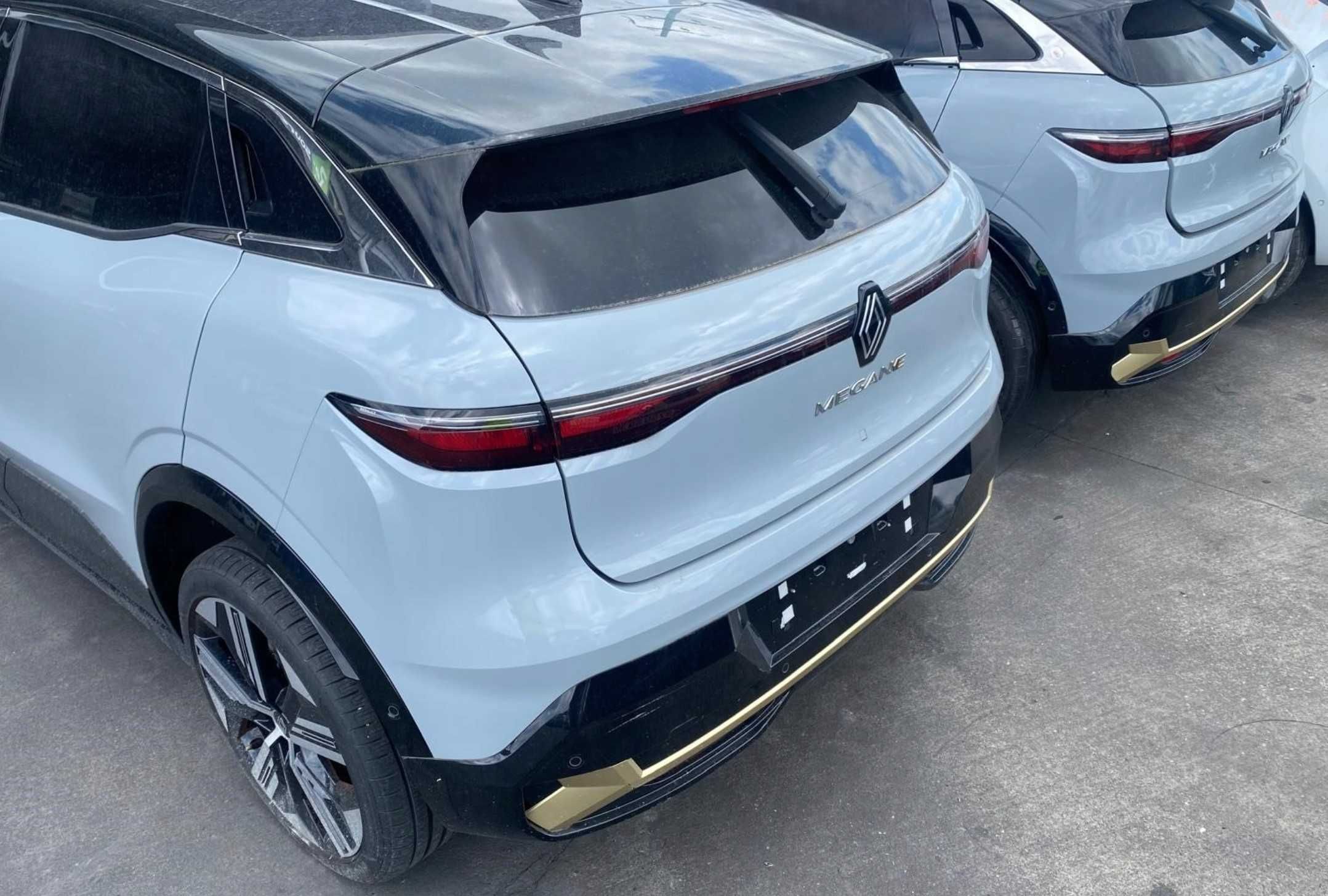RENAULT MEGANE V E-TECH бампер передній, задній б/у  розбірка