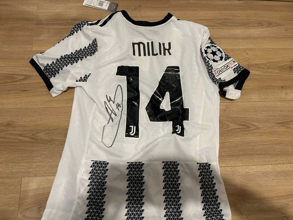 Koszulka piłkarska JUVENTUS Arkadiusz Milik z autografem rozmiar L