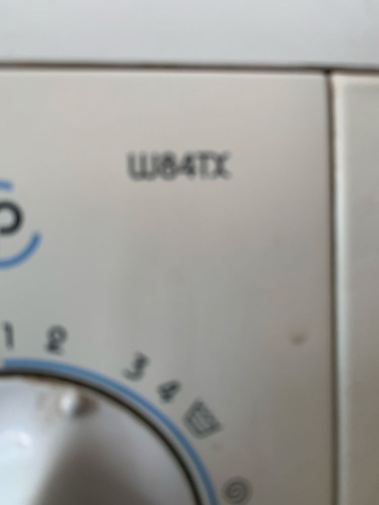 Пральна машина Indesit W84TX.