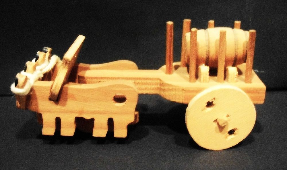 Antigo carro de bois em madeira ORIGINAL - anos 60 em miniatura