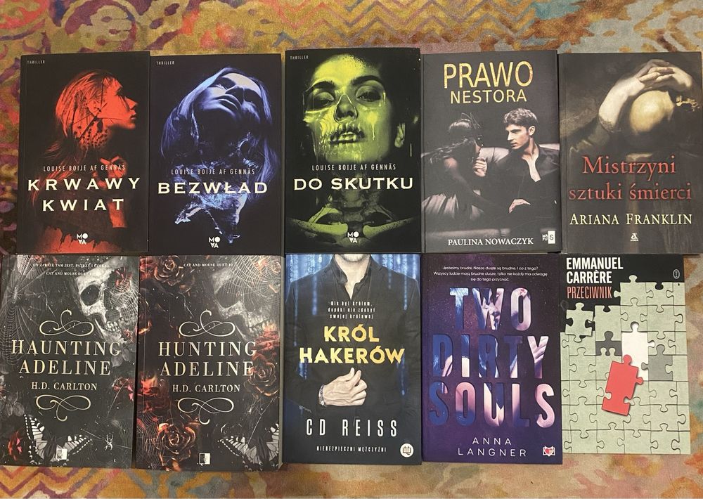 Zestaw różnych książek