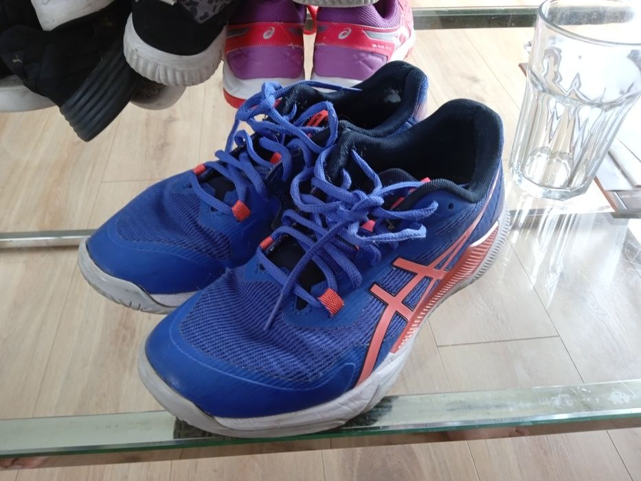 Buty Asics do grania na hali