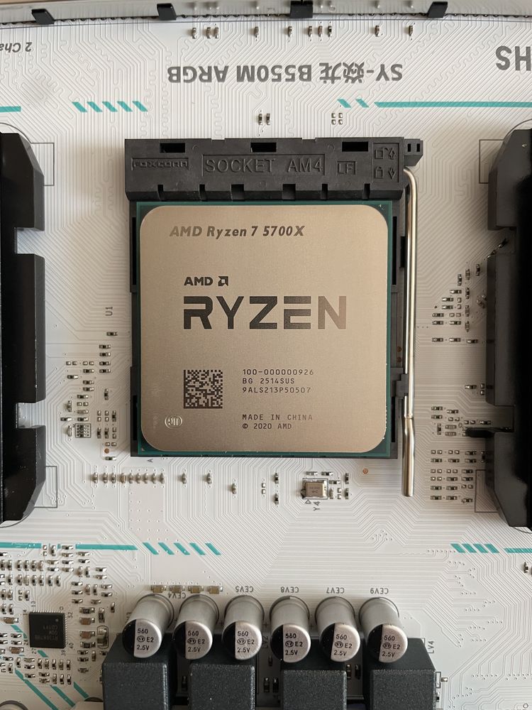 Комплект Ryzen 5700x B550 32GB DDR4