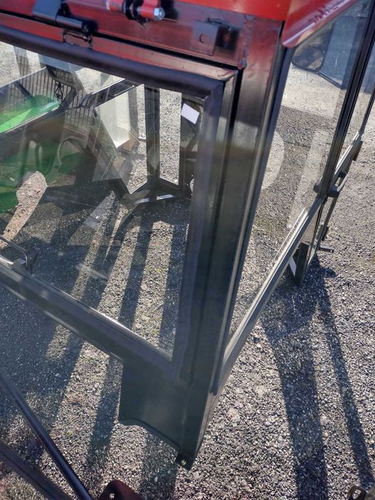 CZĘŚĆ do ciągnika- NOWA KABINA- bez błotników