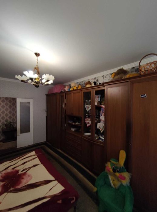 Продаж 3-кімнатної квартири в м. Обухів, центр (зупинка Школа)