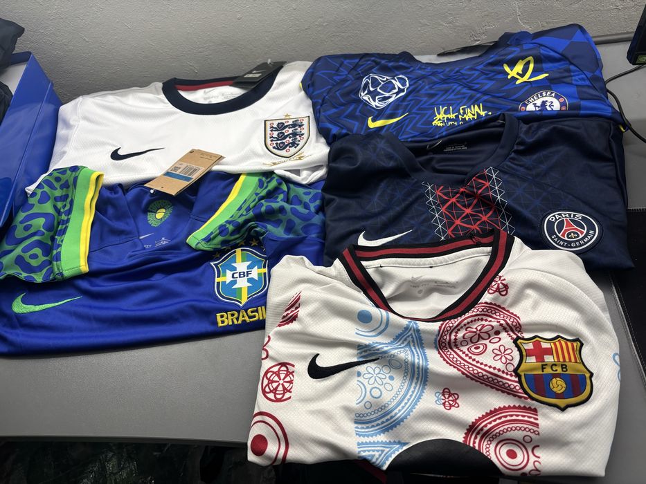 5 koszulek piłkarskich barcelona , psg , brazylia, chealsea anglia