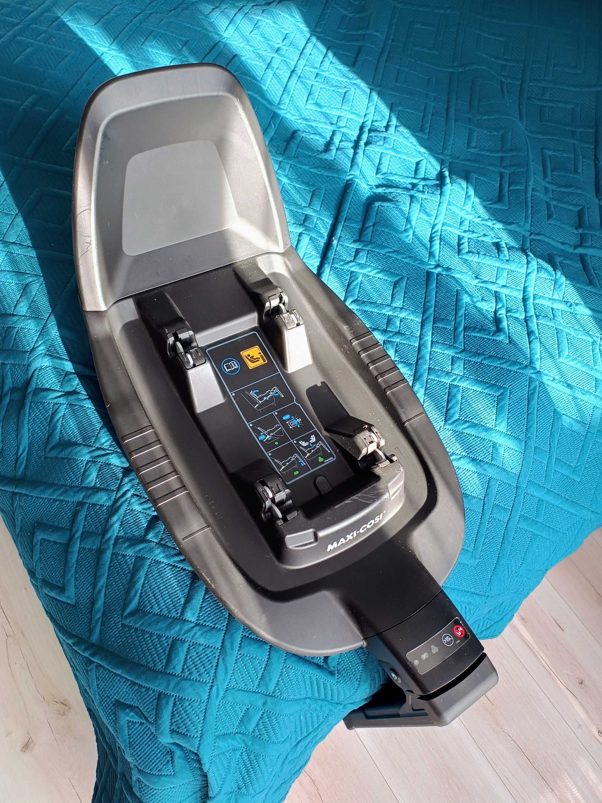 Fotelik ( Z BAZĄ)  Maxi Cosi Pebble Pro i baza FamilyFix 3