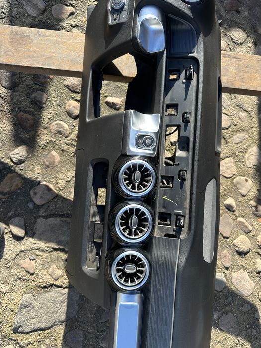 Deska konsola mercedes glb