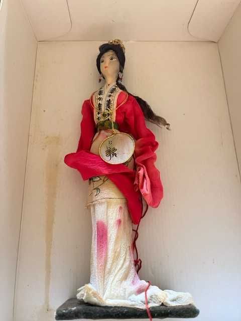 Bonecos com trajes vários paises