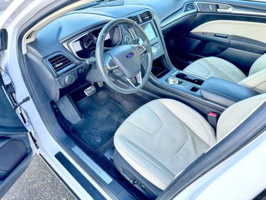 Ford Fusion Titanium      2017