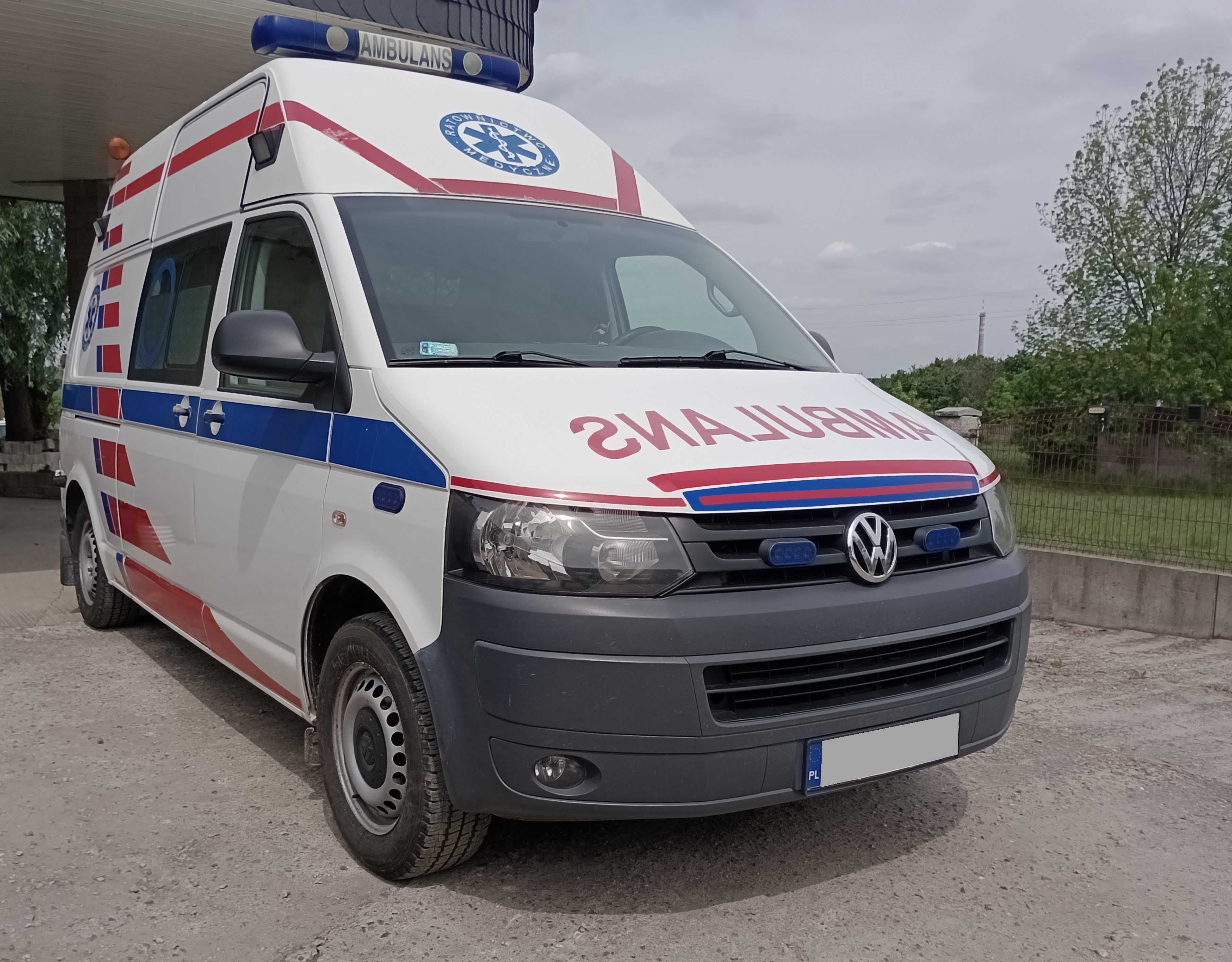 Ambulans VW Karetka, Sanitarny Volkswagen Transporter, Salon PL Kamper