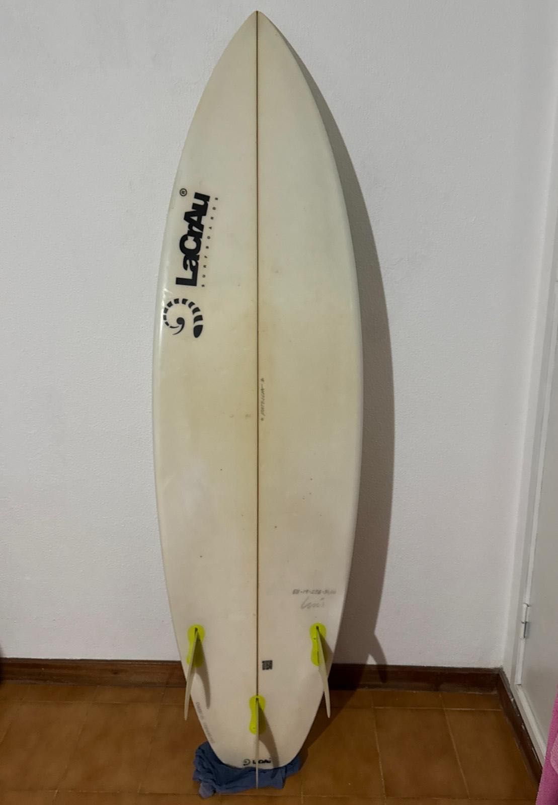 Lacrau Surfboard 5'11", 31 L