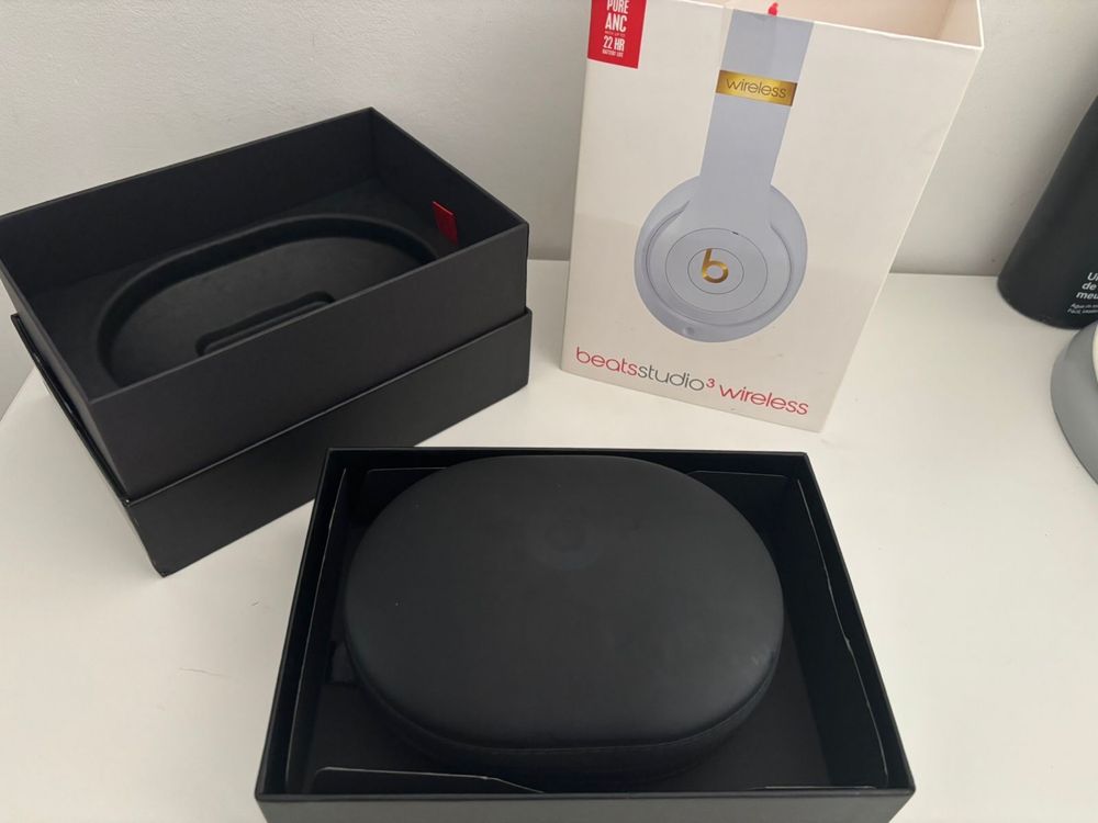 Auscultador Bluetooth BEATS Studio 3 c Microfone e Cancelador de Ruído