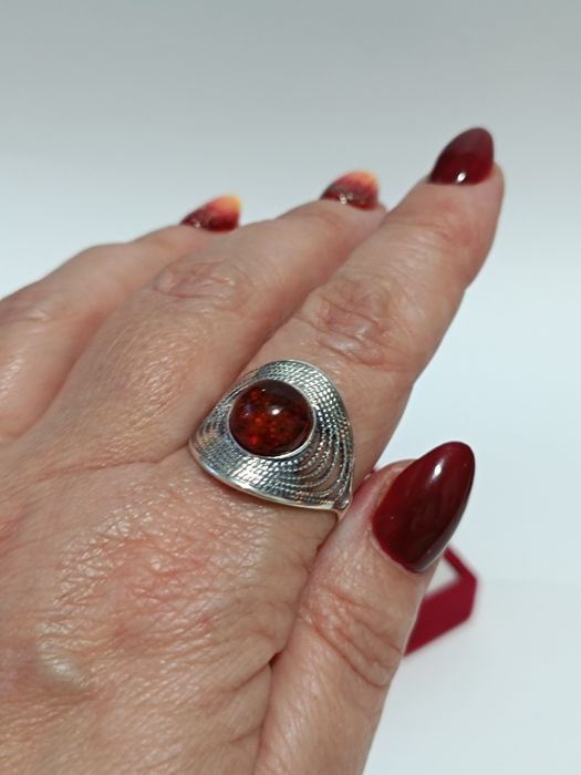 Srebrny pierścionek z koniakowym bursztynem roz.21, srebro 925