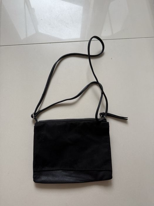 Torebka na ramię H&M czarna zamszowa regulowany pasek