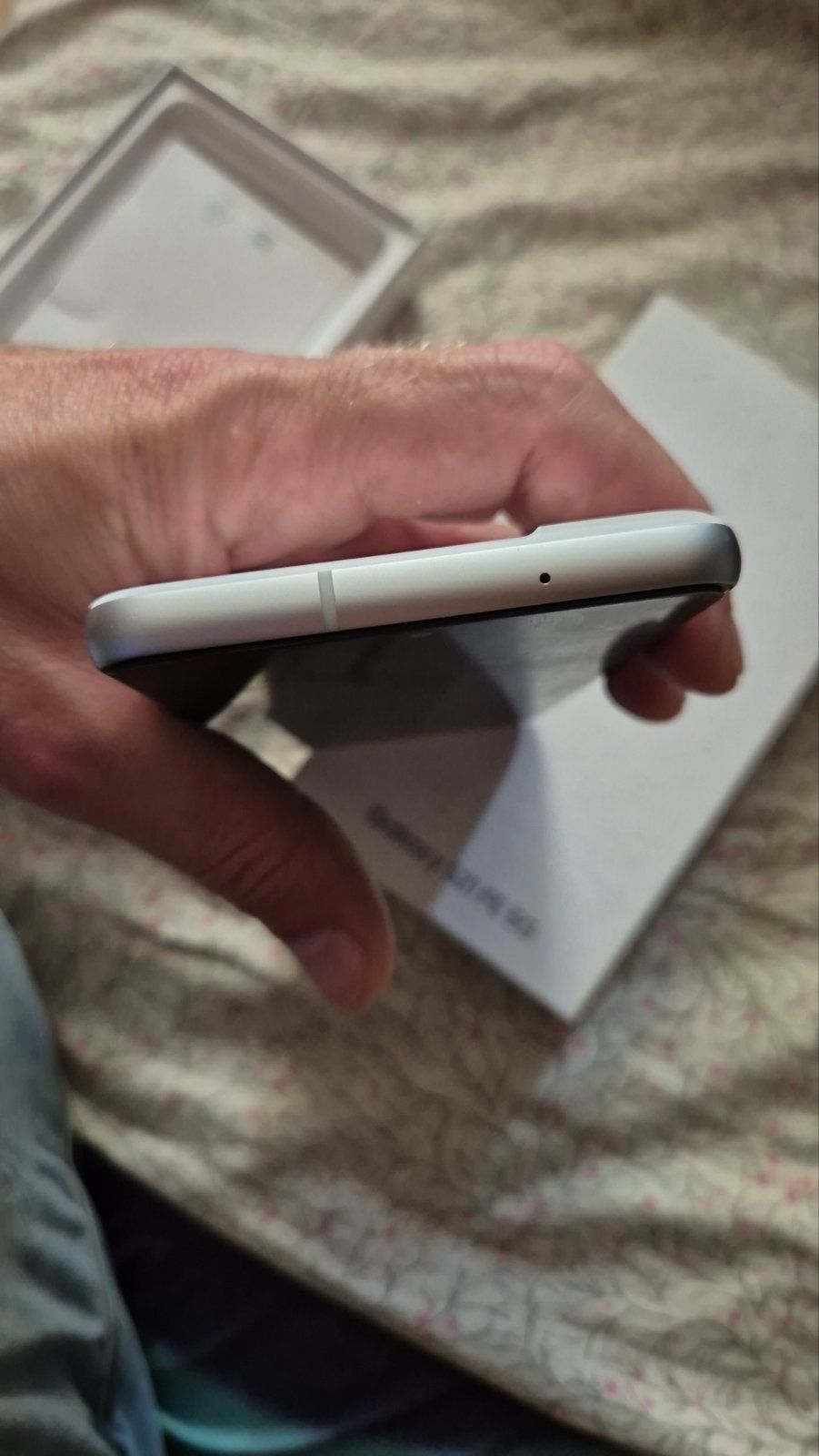 Samsung S21 fe 8/256g бiлий