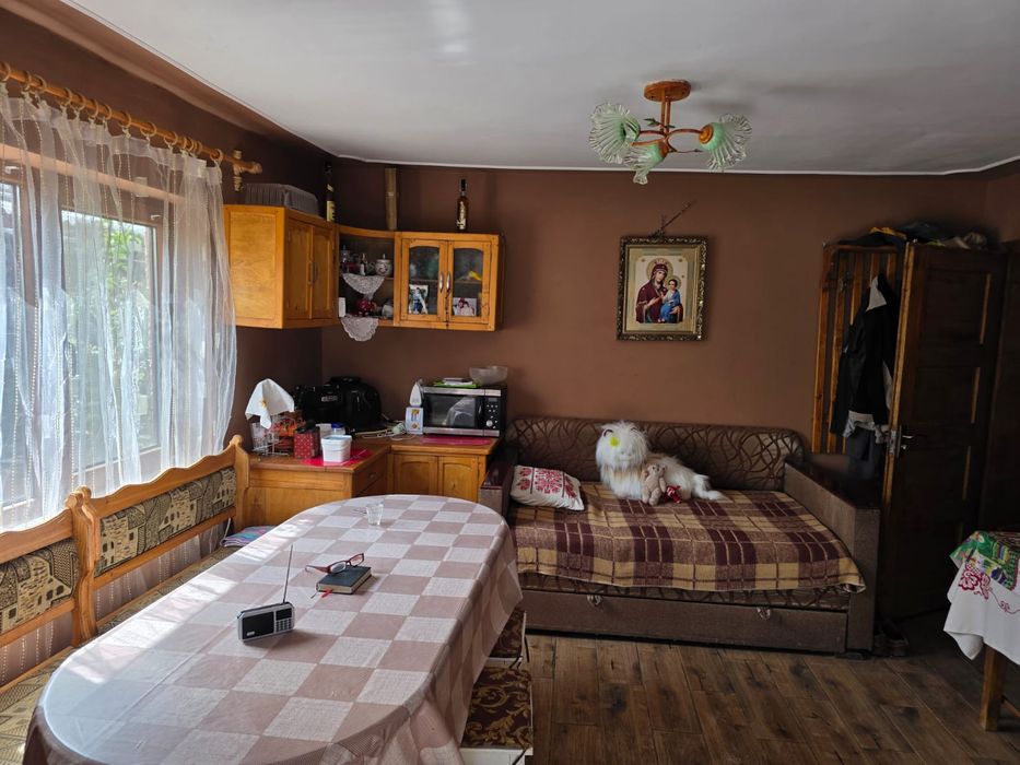 Добрий будинок на дві сім'ї 2.5 км від м. Берегове в с.(Астей) Лужанка