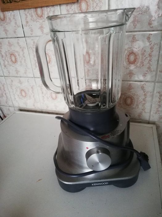Блендер Kenwood.