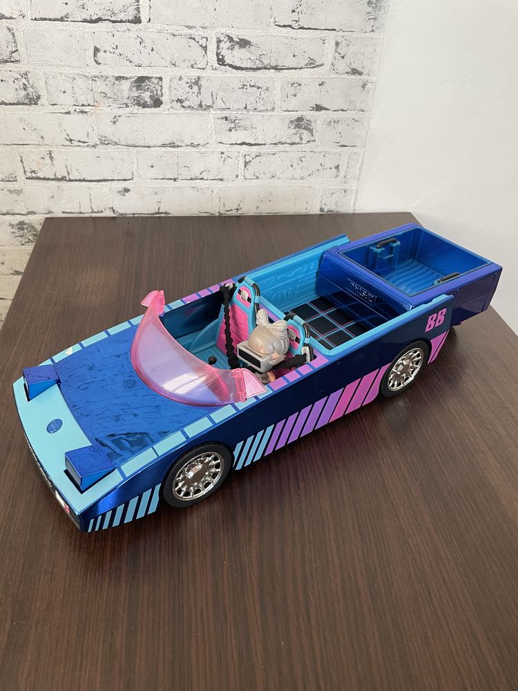 Auto LOL suprise OMG Dance z laleczka