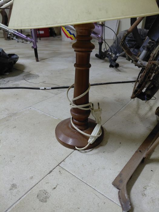 Candeeiro antigo de quarto a funcionar 5€