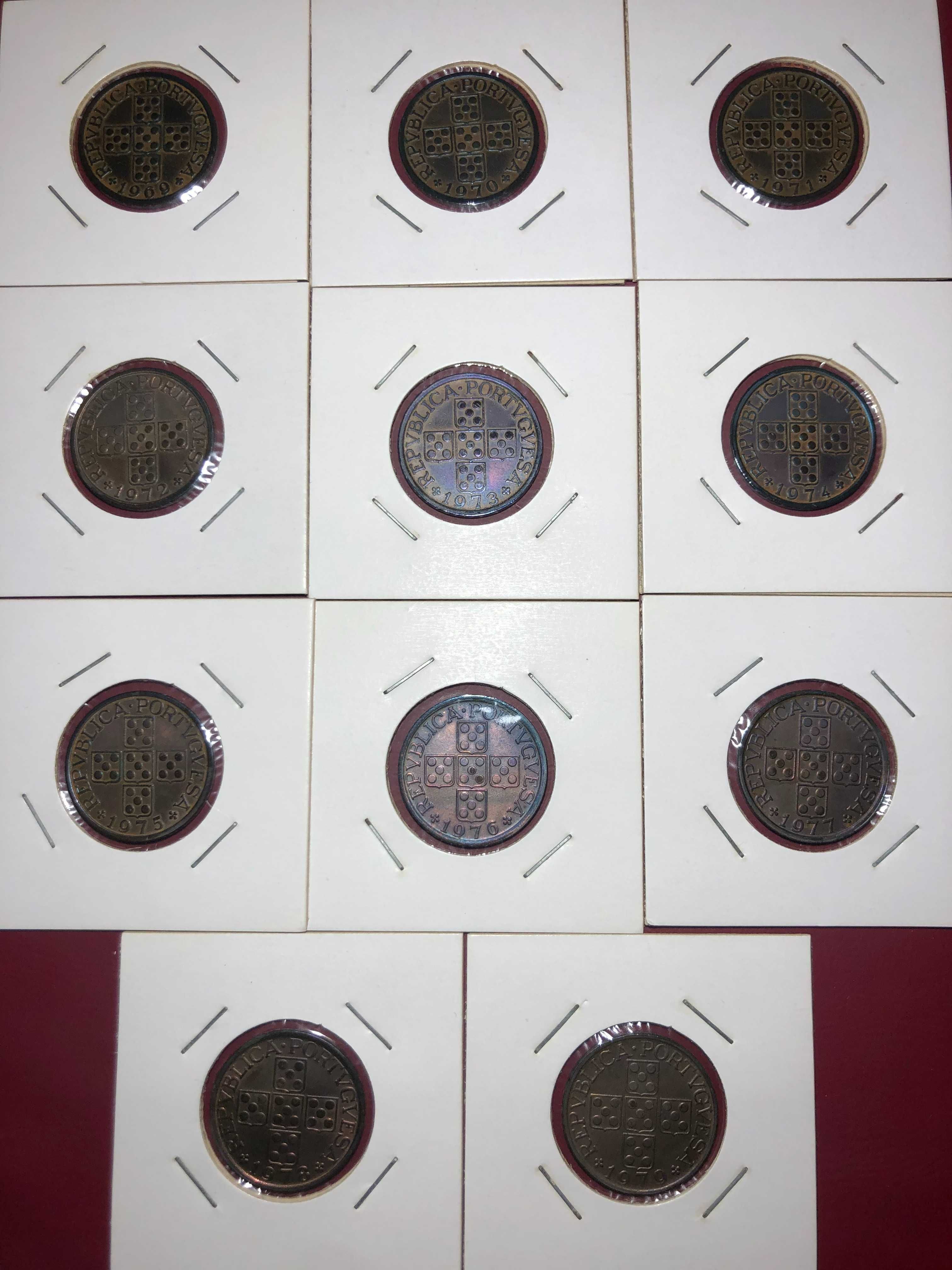 Lote 11 moedas de 50 centavos em bronze todas diferentes e em álveolos