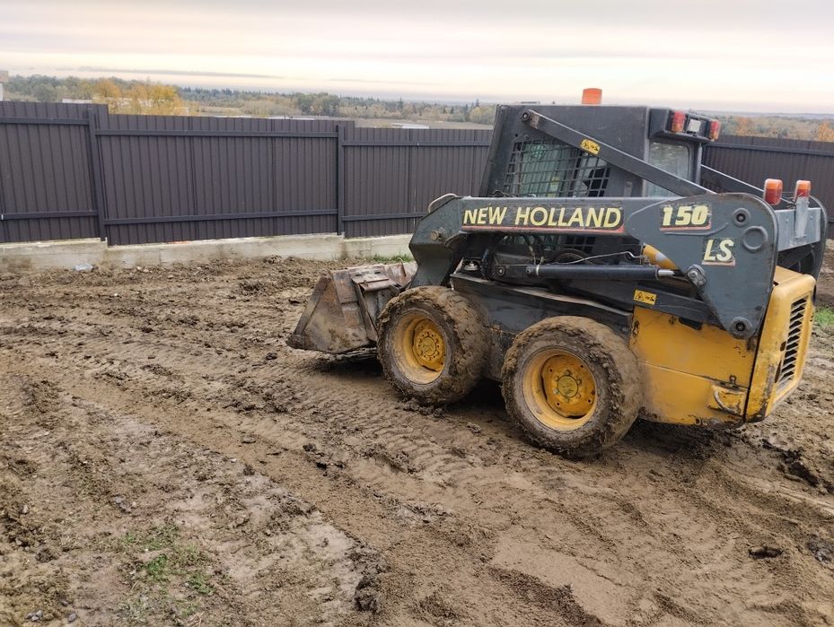 Надаємо послуги спецтехніки. Екскаватори різних розмірів. Самоскид.