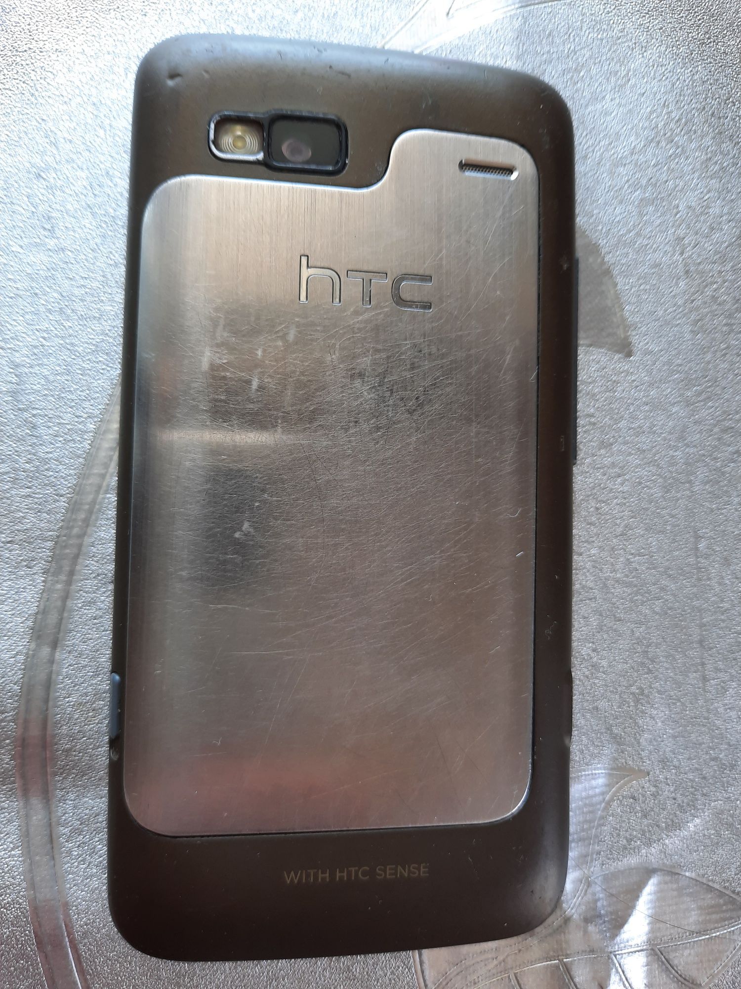 Телефон      htc